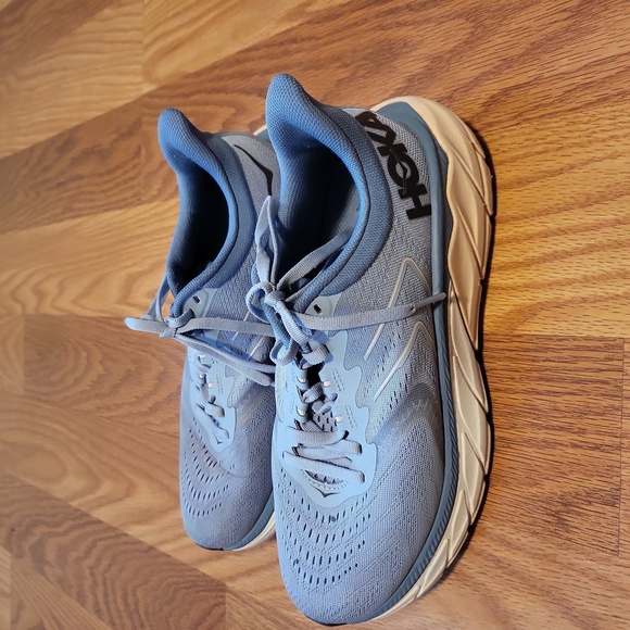 Hoka Shoes - Women’s Hoka One Arahi 5 Sz 8.5 D Blue Light Pink White Stability Running Shoes